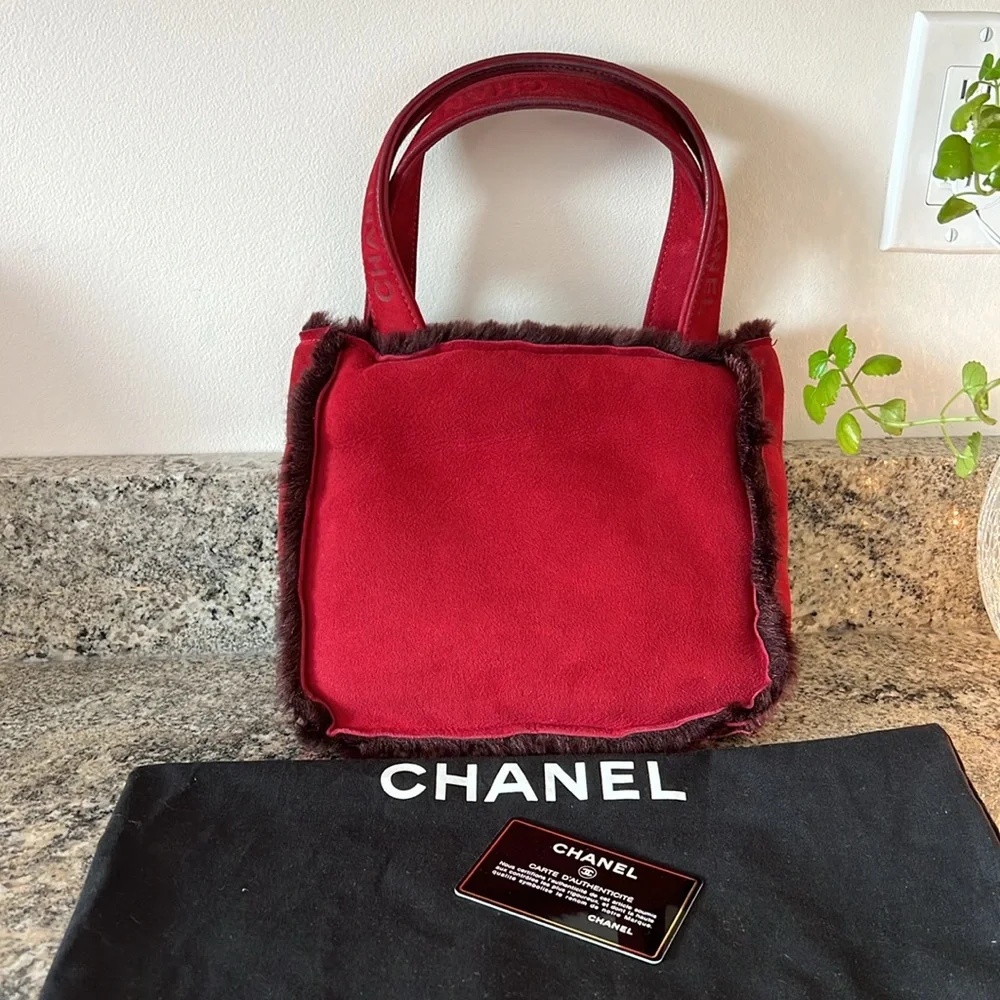 Chanel Shearling Logo Handle Handbag - Picture 4 of 17